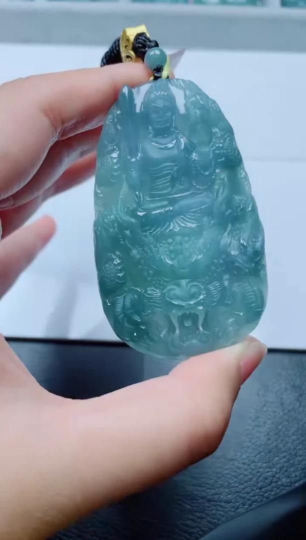 颈饰未镶嵌翡翠      鸡