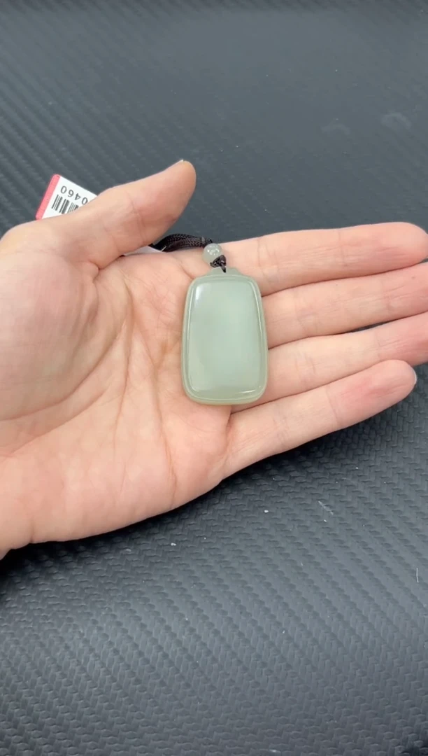 【闪购商品】和田玉吊坠(赠链)未镶嵌且末微色差近矿吊坠