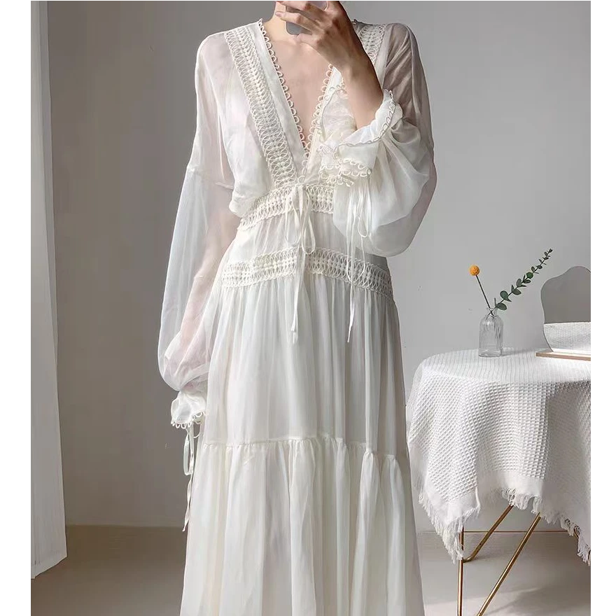 《深圳南油》2025新款V领仙女长袖蕾丝镂空法式复古海边度假连衣裙
