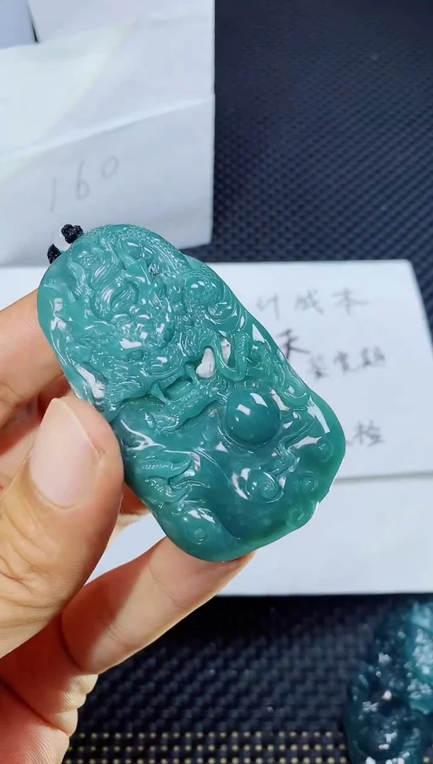 翡翠未镶嵌颈饰