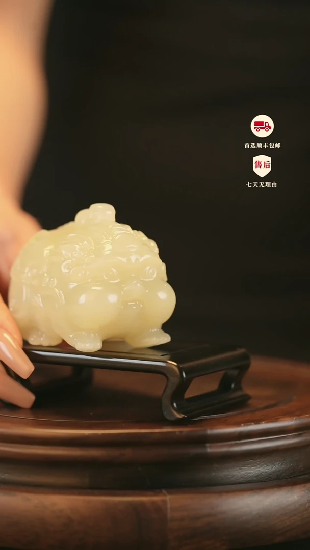 云南石竹叶青雕刻：嘟嘟貔貅