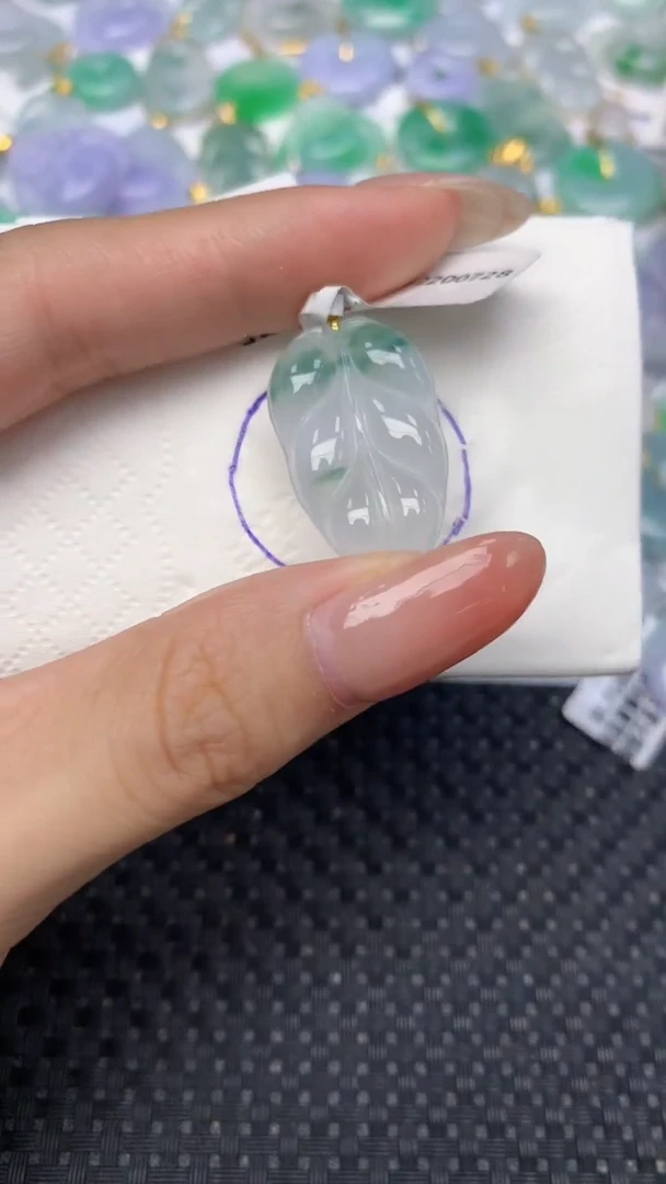 翡翠18K金镶嵌颈饰天然翡翠a货