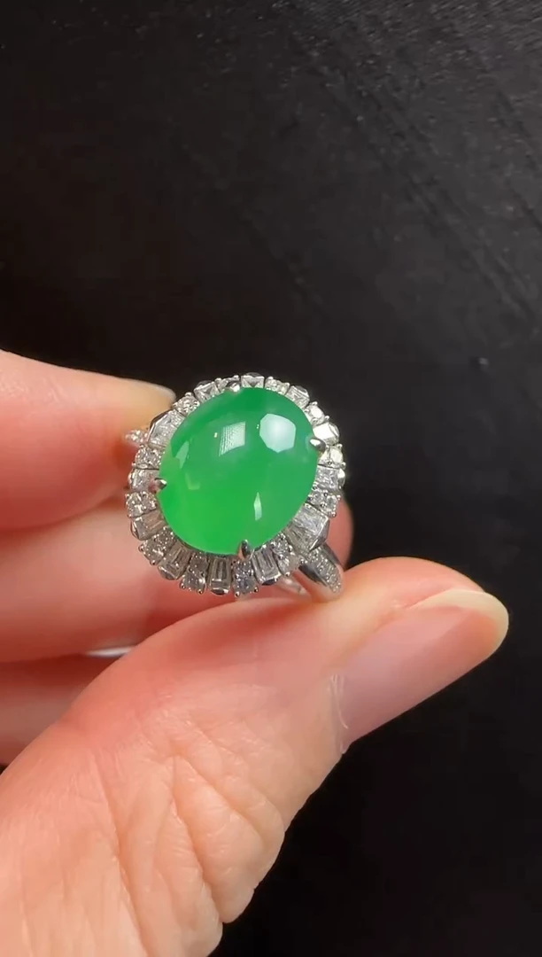 18K金镶嵌戒指翡翠330蛋面一枚