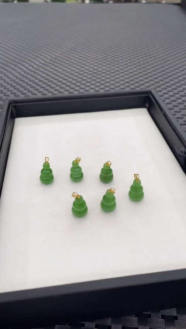 吊坠(不含链)18K金镶嵌和田玉葫芦（多样性发一件）PP135