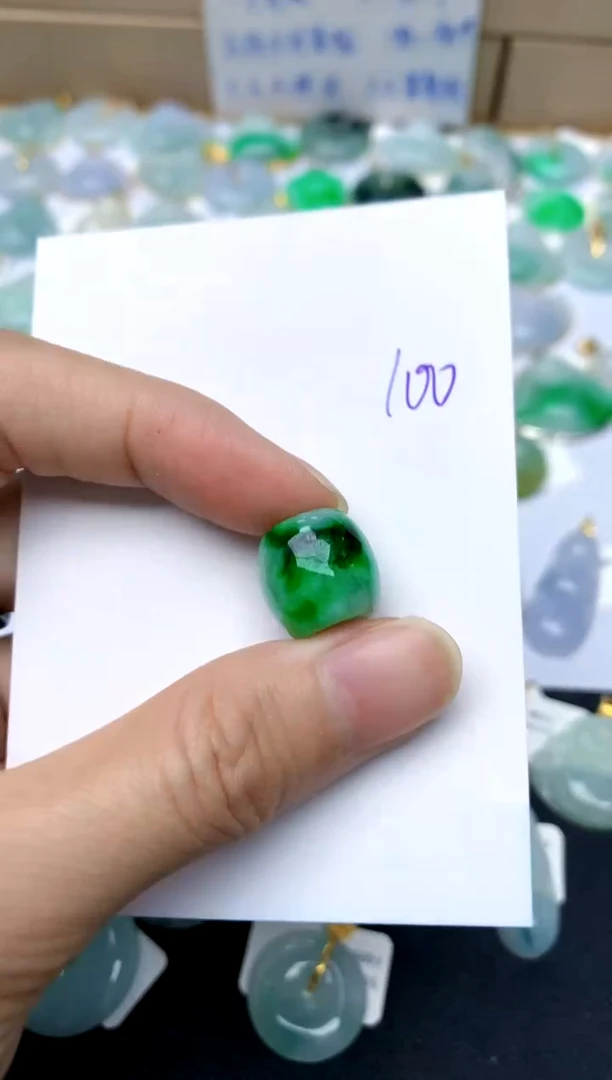 【闪购商品】翡翠颈饰未镶嵌100天然A货翡翠