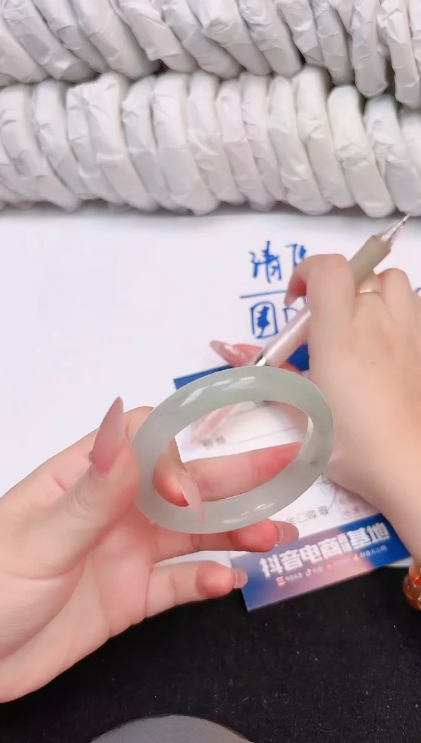 石英质玉手镯未镶嵌66