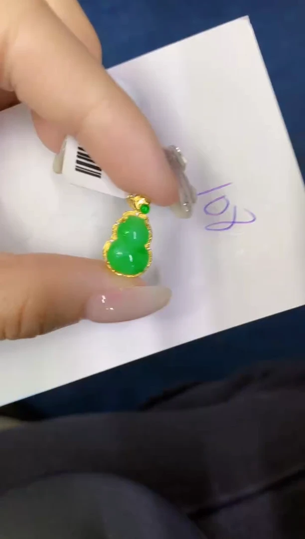 翡翠18K金镶嵌颈饰缅甸天然翡翠A货