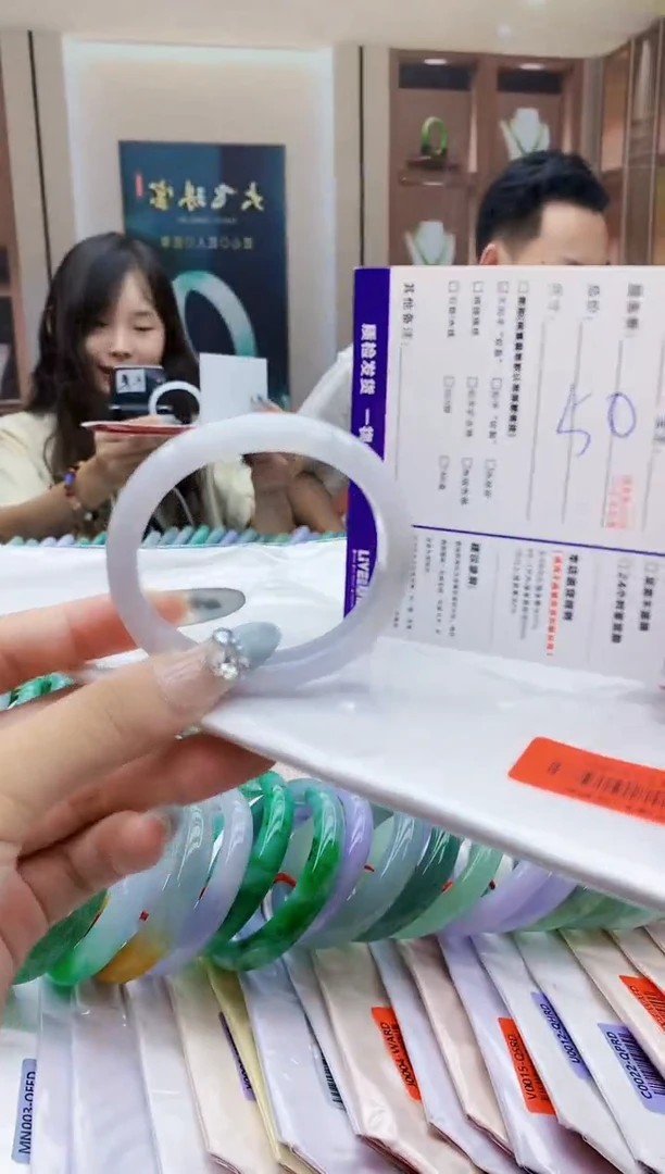 翡翠手镯未镶嵌AAAAA