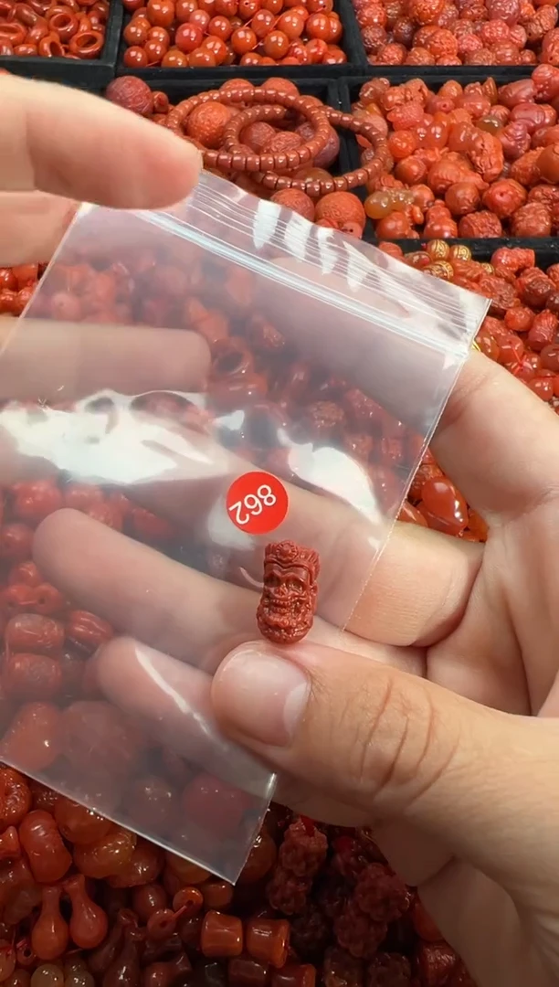 南红玛瑙未镶嵌颈饰1