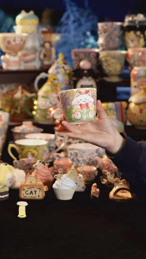 摆件陶景德镇釉下彩手绘设计师款陶瓷