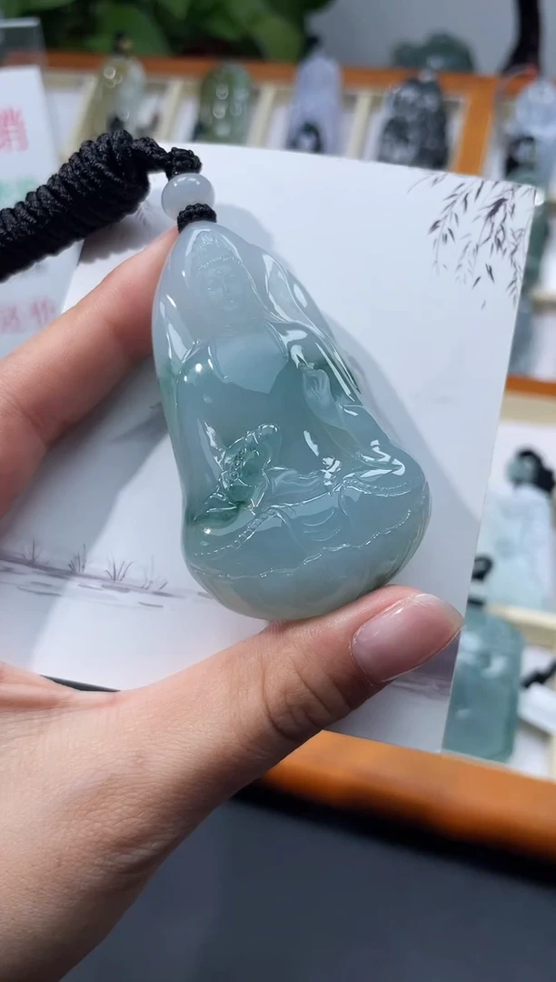 颈饰未镶嵌翡翠观音