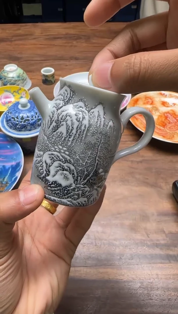 青衿堂 粉彩梅映山水雪景玉亭壶