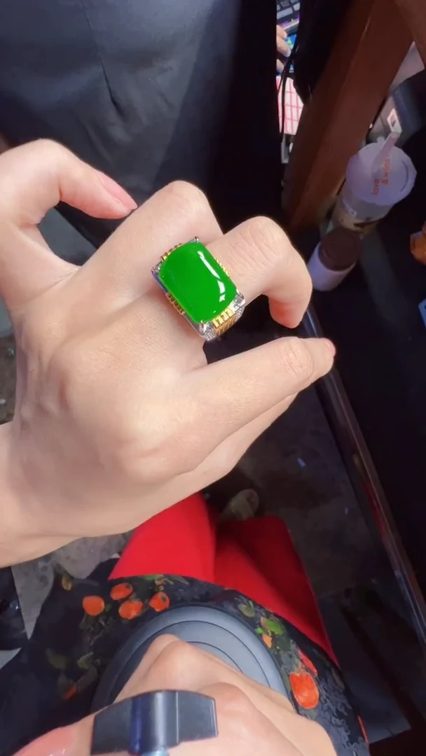 未镶嵌定制翡翠翡翠A货有轻微色差属于正常现象，戒指1多样性发货1