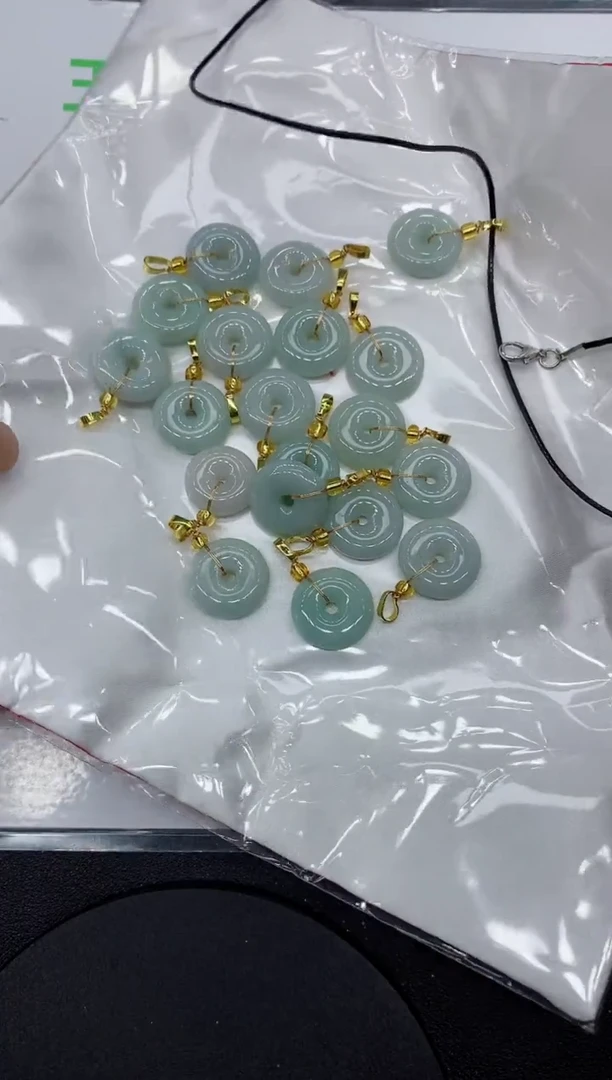 翡翠未镶嵌吊坠(赠链)翡翠平安扣多样随机发