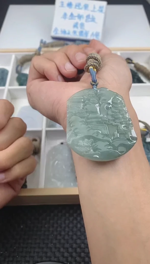 翡翠未镶嵌颈饰