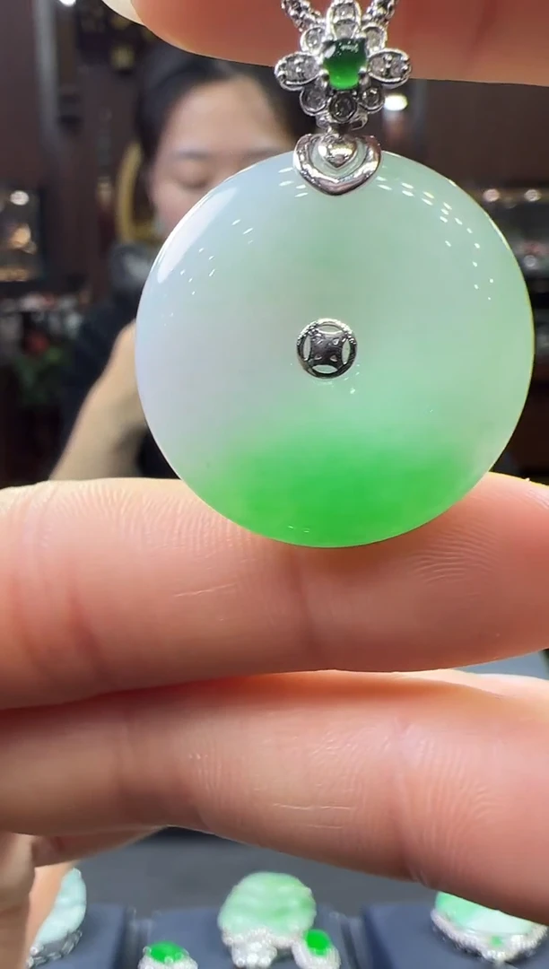 【闪购商品】翡翠挂件18K金镶嵌平安扣 不含链