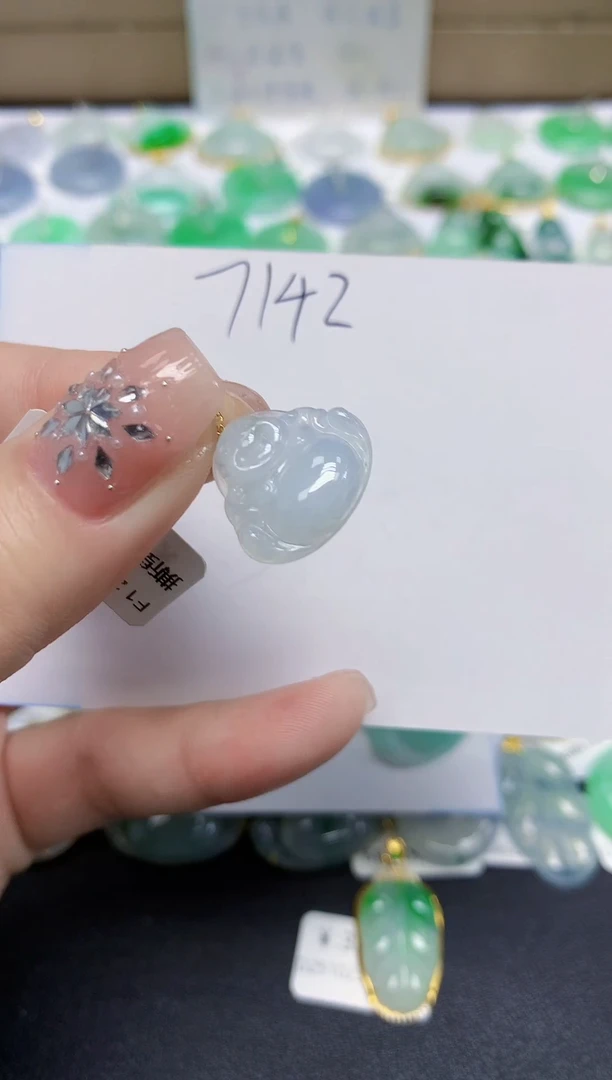 颈饰18K金镶嵌翡翠天然缅甸翡翠A货翡翠百元以上9元证书费自理