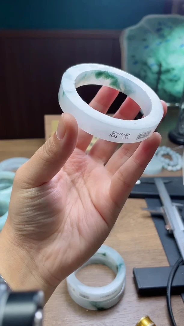 未镶嵌手镯定制翡翠岚**咚定制