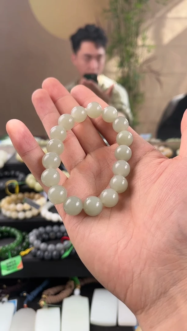 【闪购商品】和田玉手串未镶嵌且末青白手串卡12mm微色差