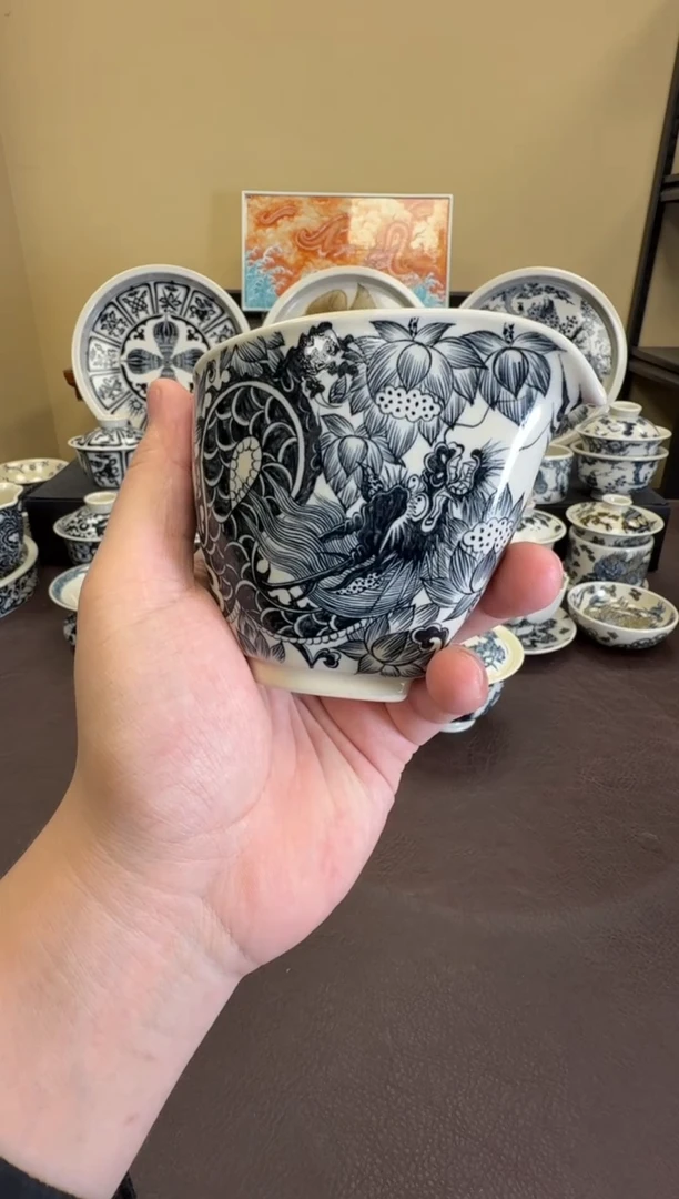 二号釉穿花龙纹公道杯