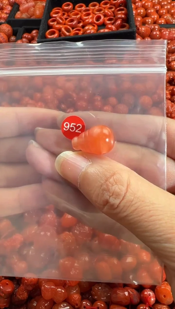 颈饰未镶嵌南红玛瑙1