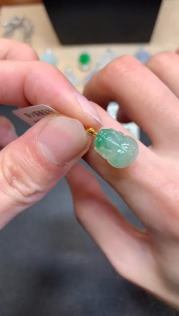 【闪购商品】翡翠颈饰18K金镶嵌貔貅【无服务费】