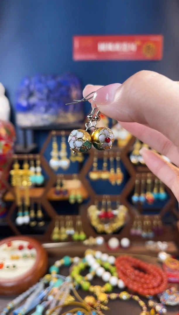 ，金色底珐琅耳钩