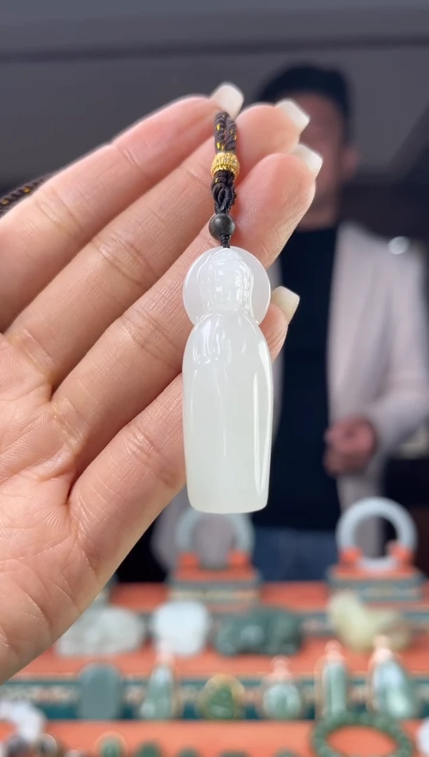 颈饰未镶嵌和田玉佩佩