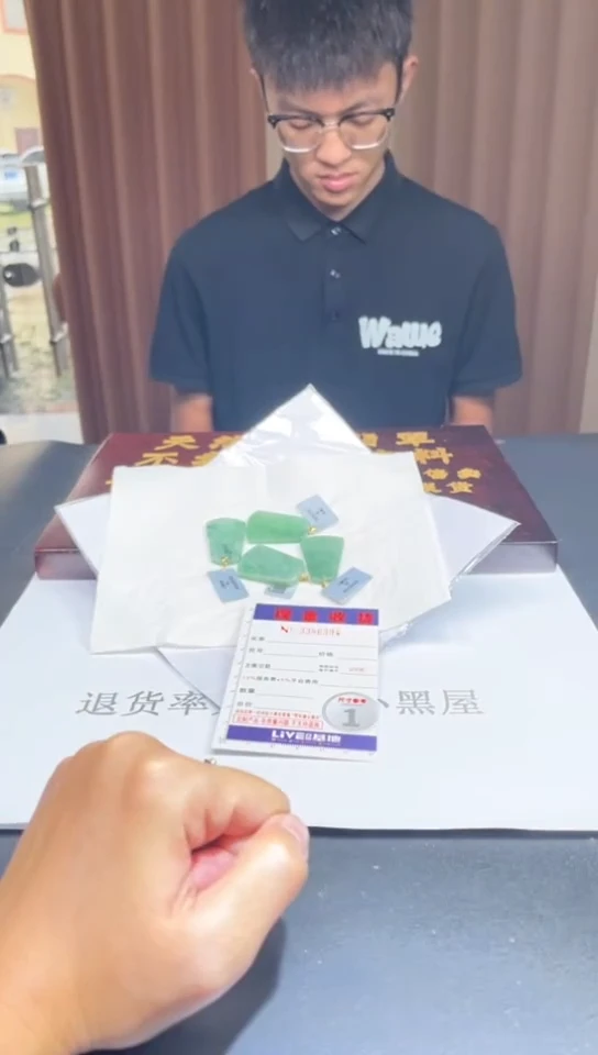 18K金镶嵌挂件翡翠多样性发其一拍一发一6394