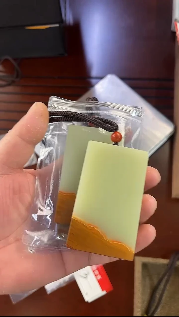 颈饰未镶嵌透闪石质玉吊坠