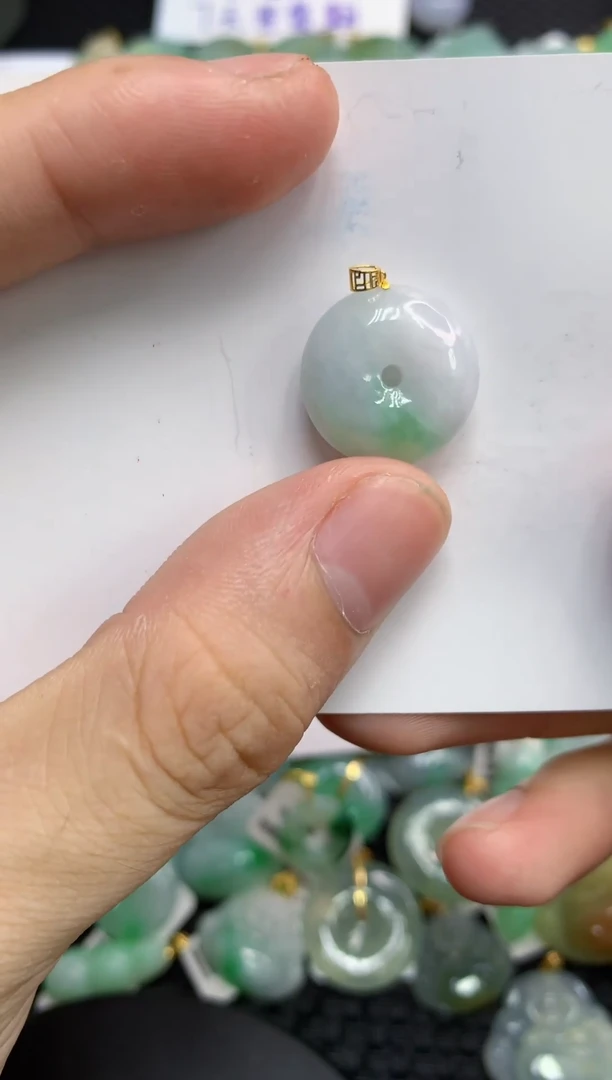 翡翠18K金镶嵌颈饰111111111