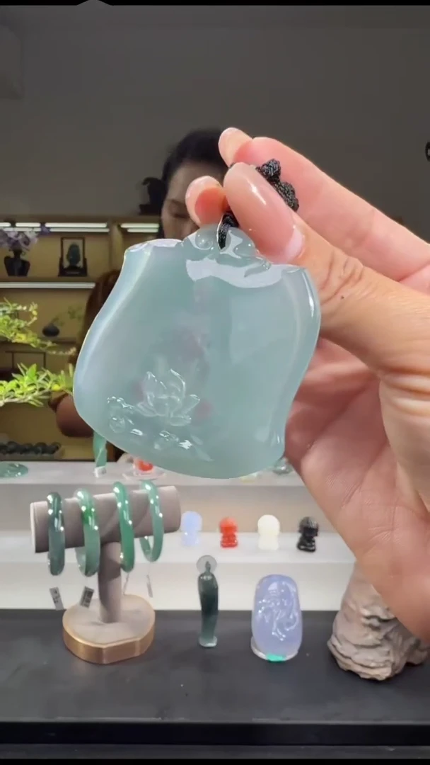 吊坠(不含链)未镶嵌翡翠观音