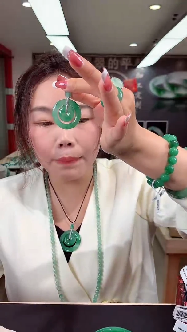 【闪购商品】石英质玉手镯未镶嵌子母扣