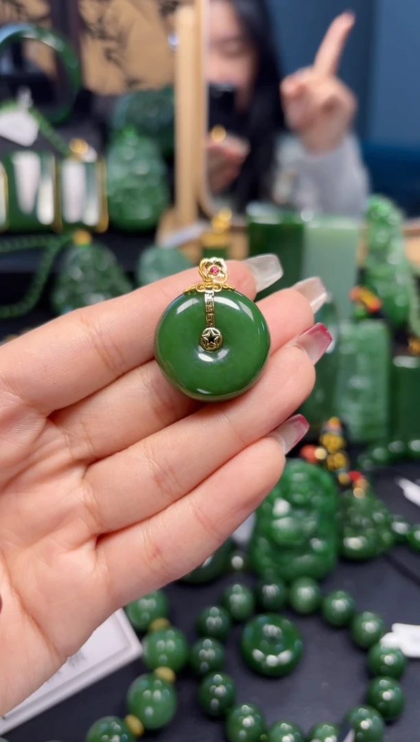 【闪购商品】和田玉（碧玉）吊坠(赠链)18K金镶嵌1