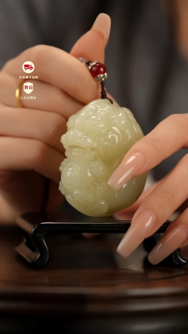 云南石竹叶青雕刻：有求必应手把件挂件