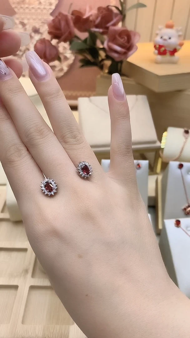 未镶嵌耳饰石榴石耳钉