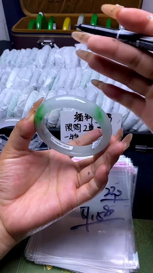 时尚女款缅料手镯230