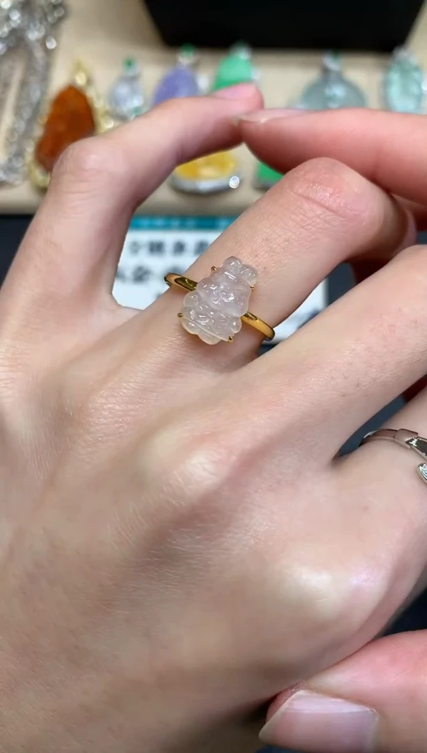 【闪购商品】翡翠戒指18K金镶嵌兔兔【无服务费】