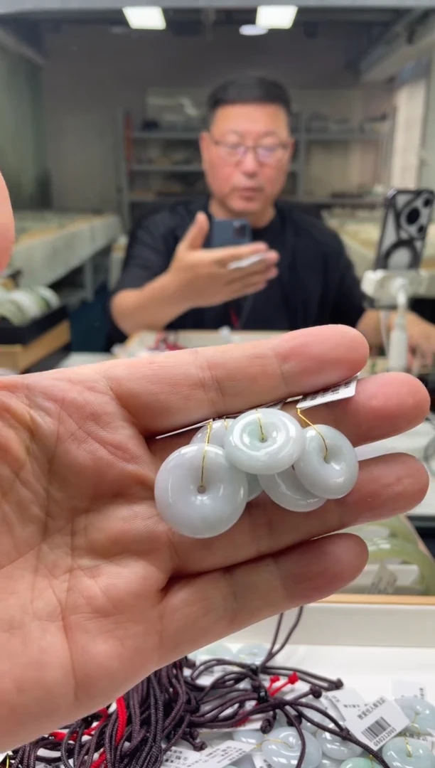 【闪购商品】翡翠颈饰未镶嵌平安扣配高货绳多样性发货其一