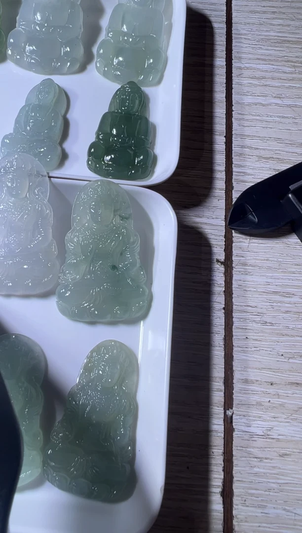 未镶嵌定制翡翠度母