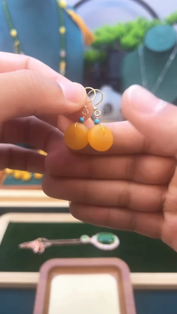 14K金镶嵌蜜蜡耳饰E82