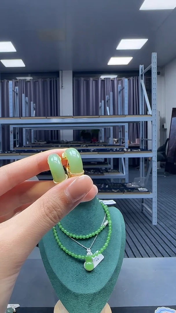 银S925镶嵌和田玉耳饰1