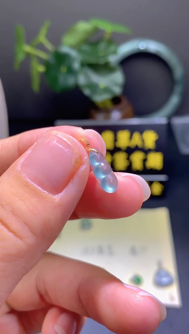 翡翠18K金镶嵌颈饰翡翠吊坠