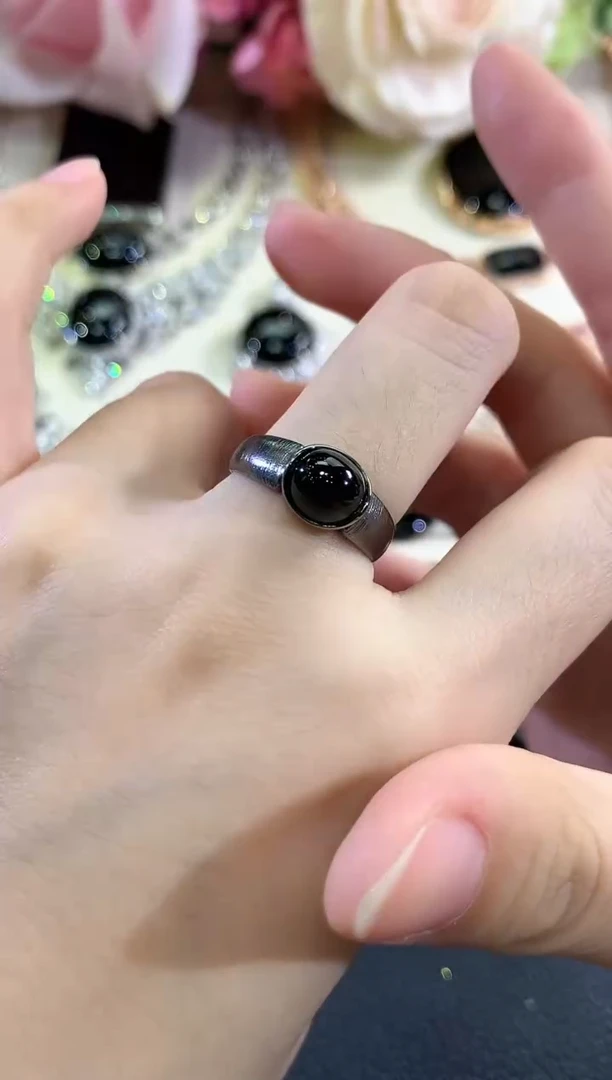 18K金镶嵌戒指翡翠d8多样性一件发