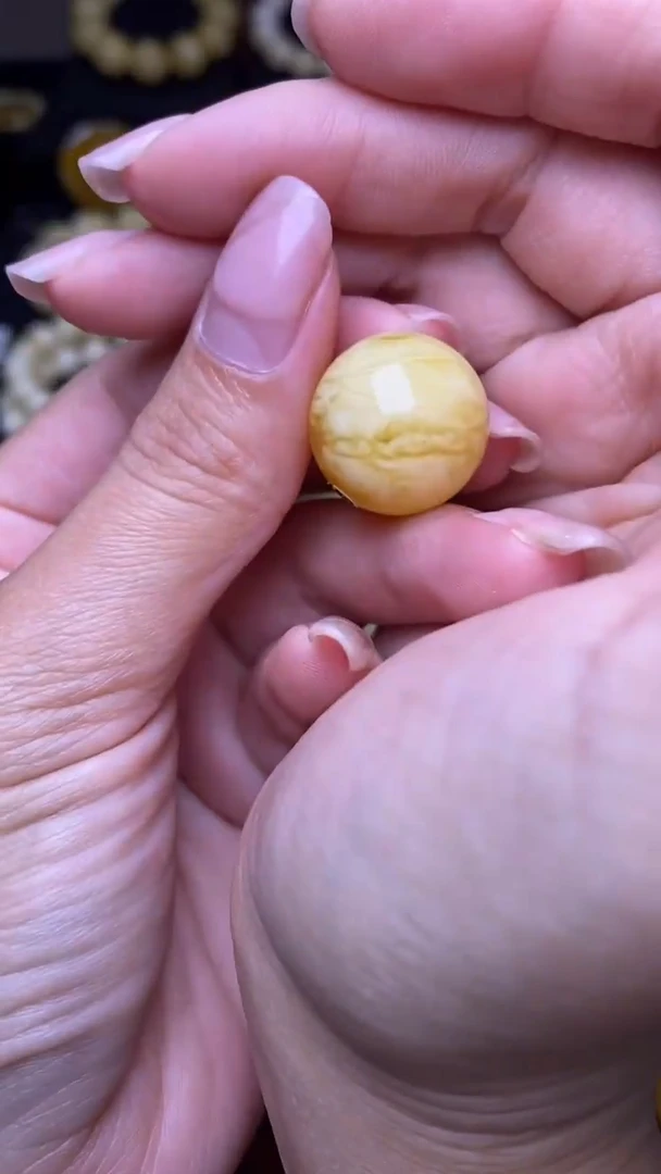 未镶嵌琥珀裸石葵. 94