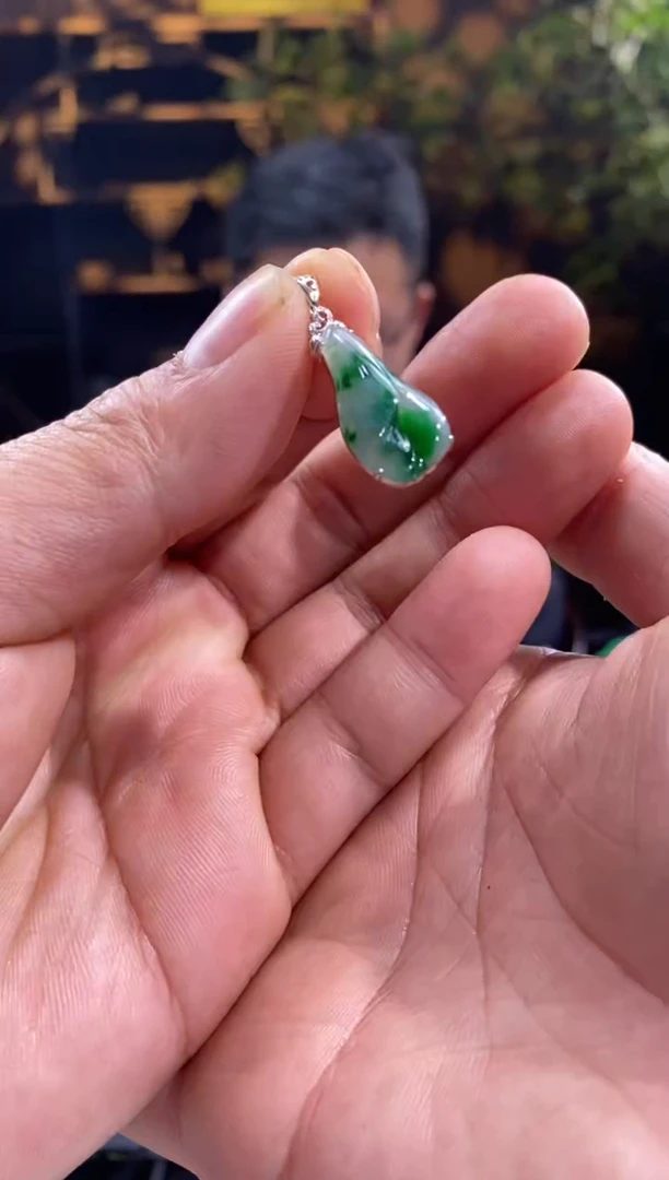 【闪购商品】翡翠吊坠(不含链)18K金镶嵌50099-天然翡翠a货吊坠