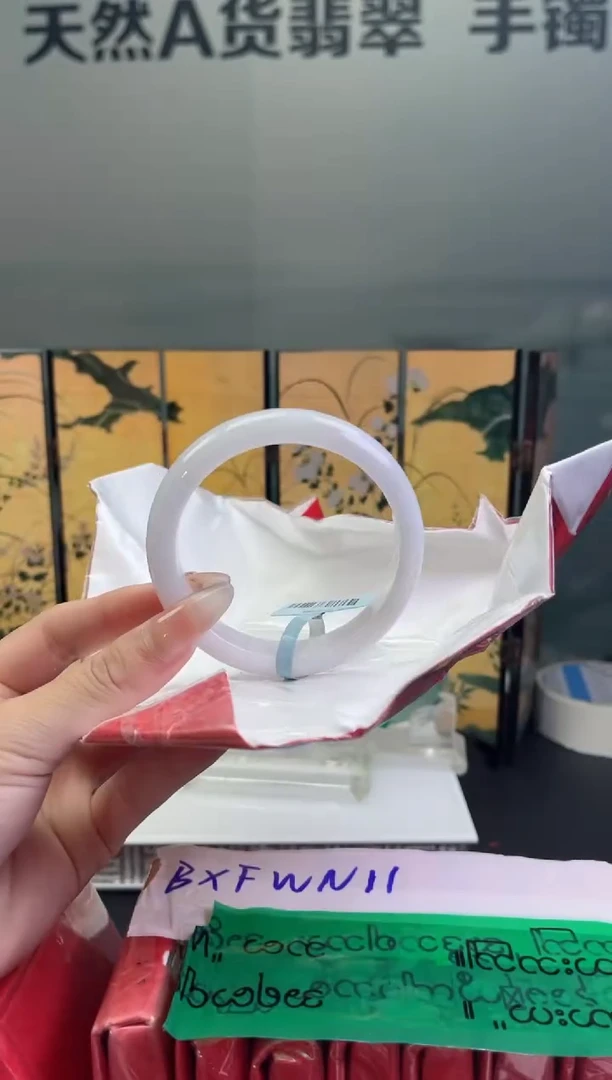 翡翠手镯未镶嵌翡翠手镯4
