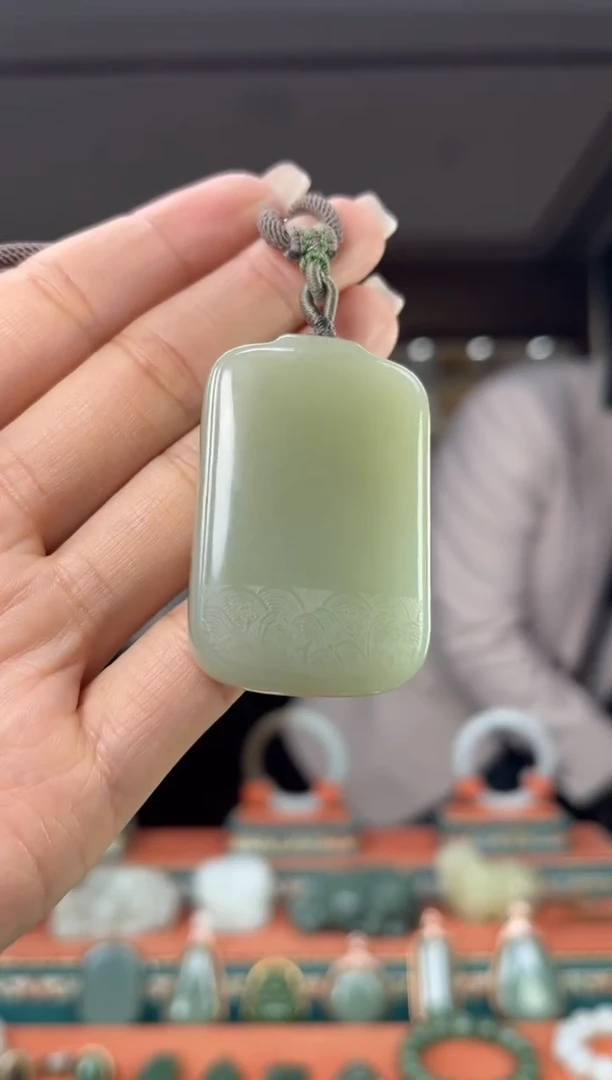 颈饰未镶嵌和田玉佩佩