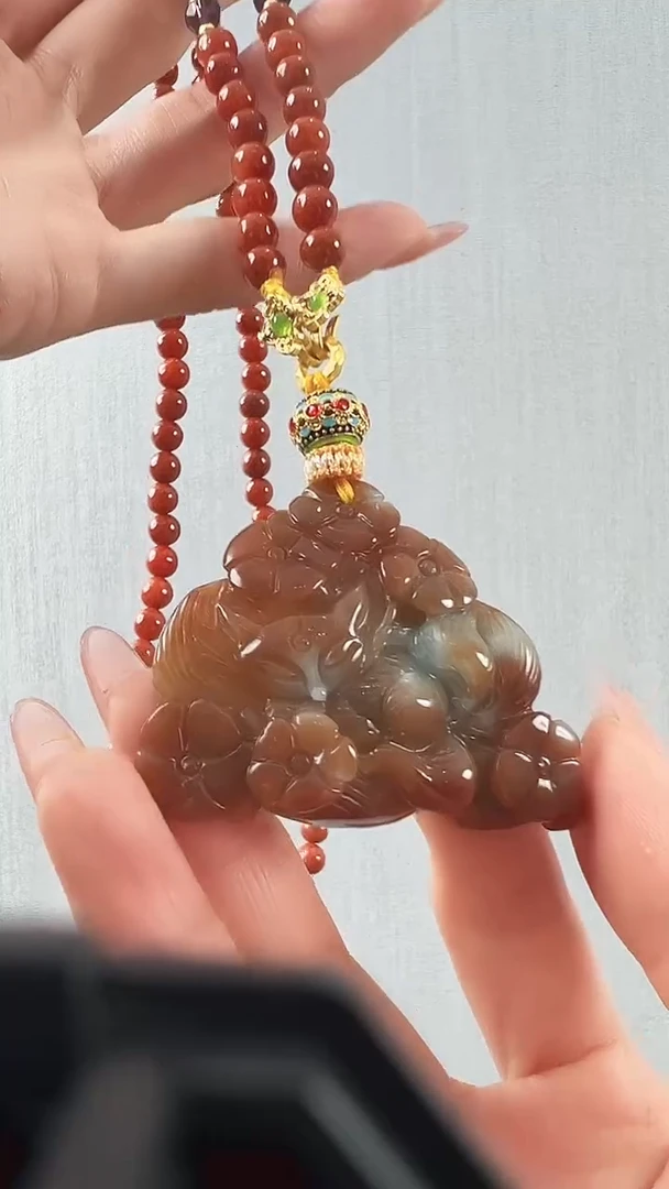 颈饰未镶嵌翡翠九尾狐