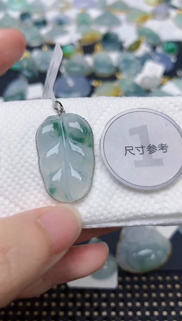 颈饰18K金镶嵌翡翠天然缅甸A货翡翠